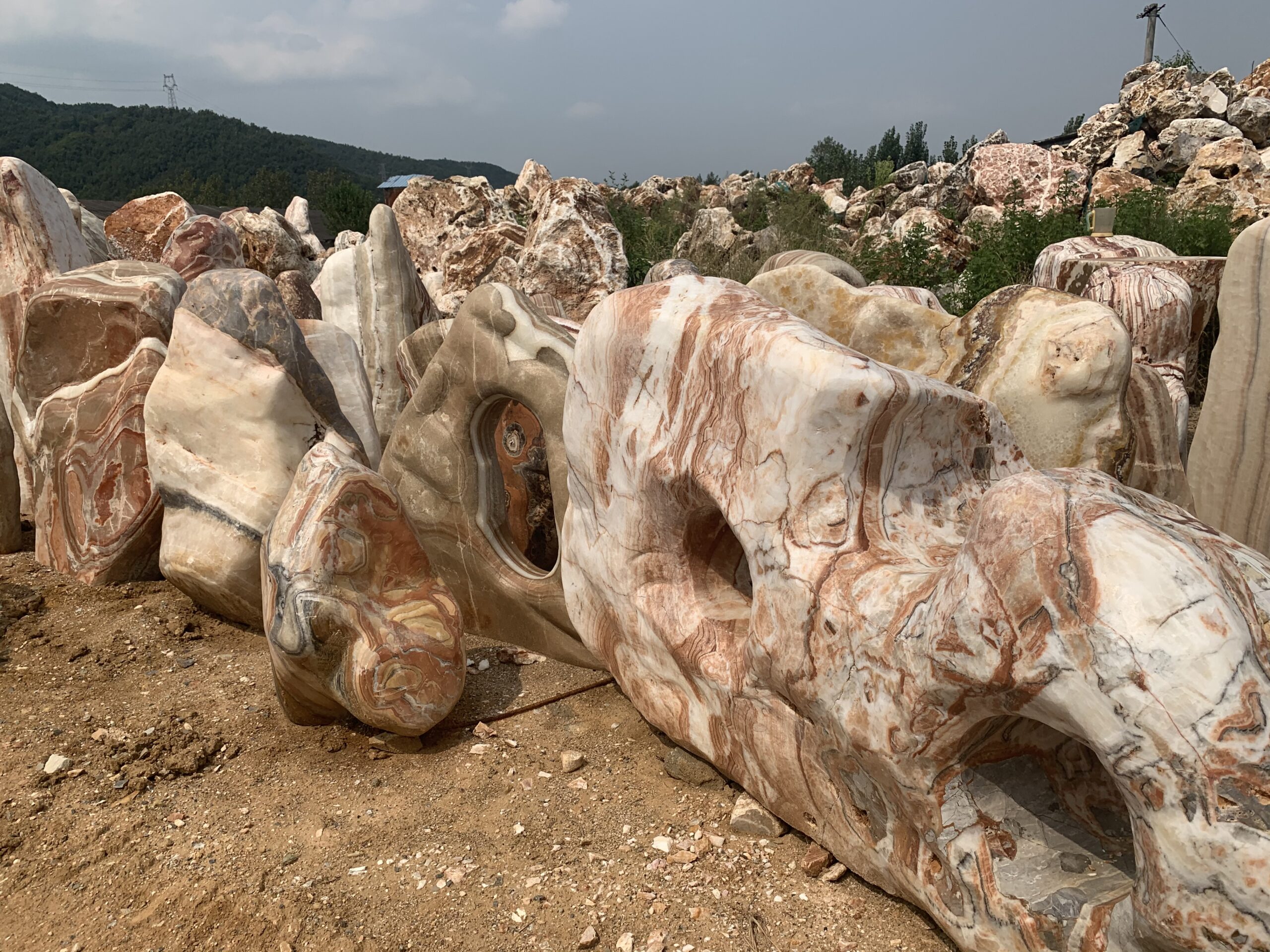 Boulders & Showstones from the Onyx & Marble Rocks product collection